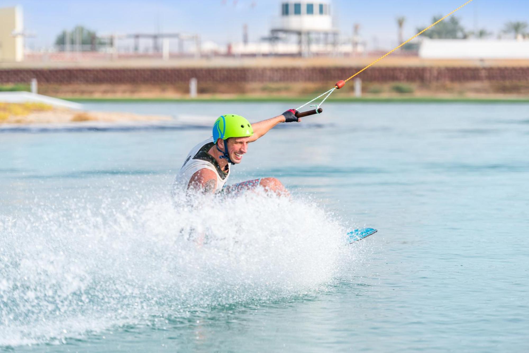 Marriott Hotel Al Forsan, Abu Dhabi Exterior foto A wakeboarder