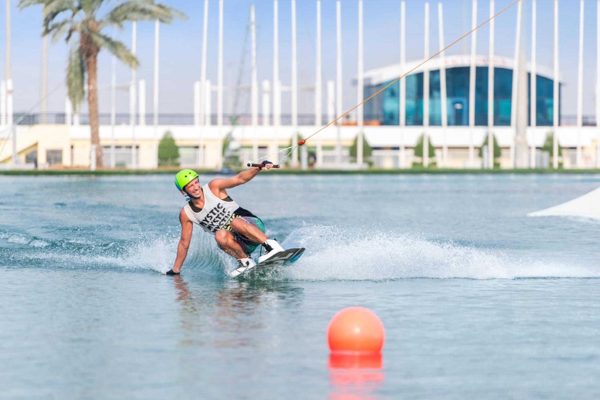Marriott Hotel Al Forsan, Abu Dhabi Exterior foto Dubai Motor City Wake Park