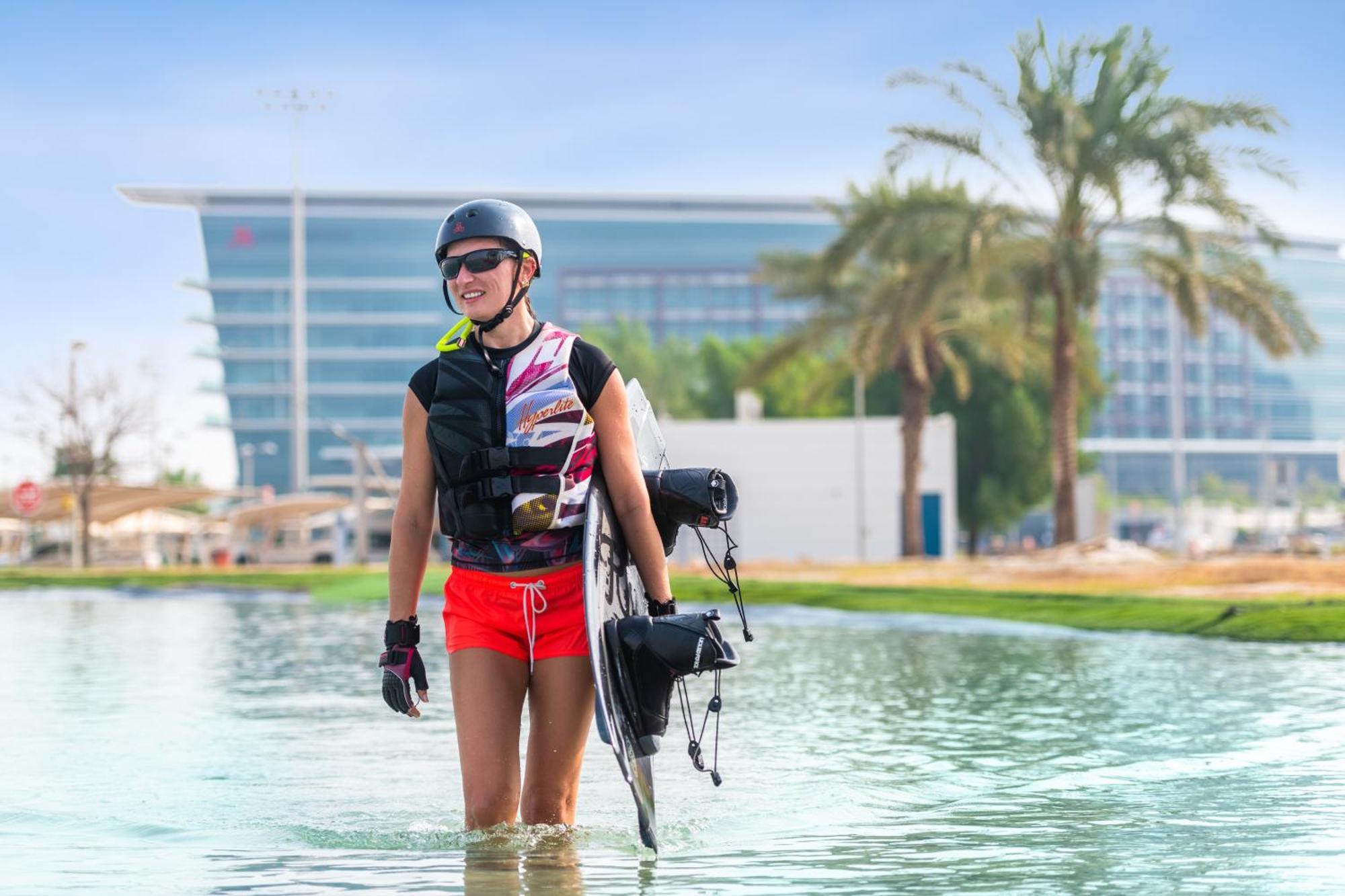 Marriott Hotel Al Forsan, Abu Dhabi Exterior foto A woman wearing a life jacket