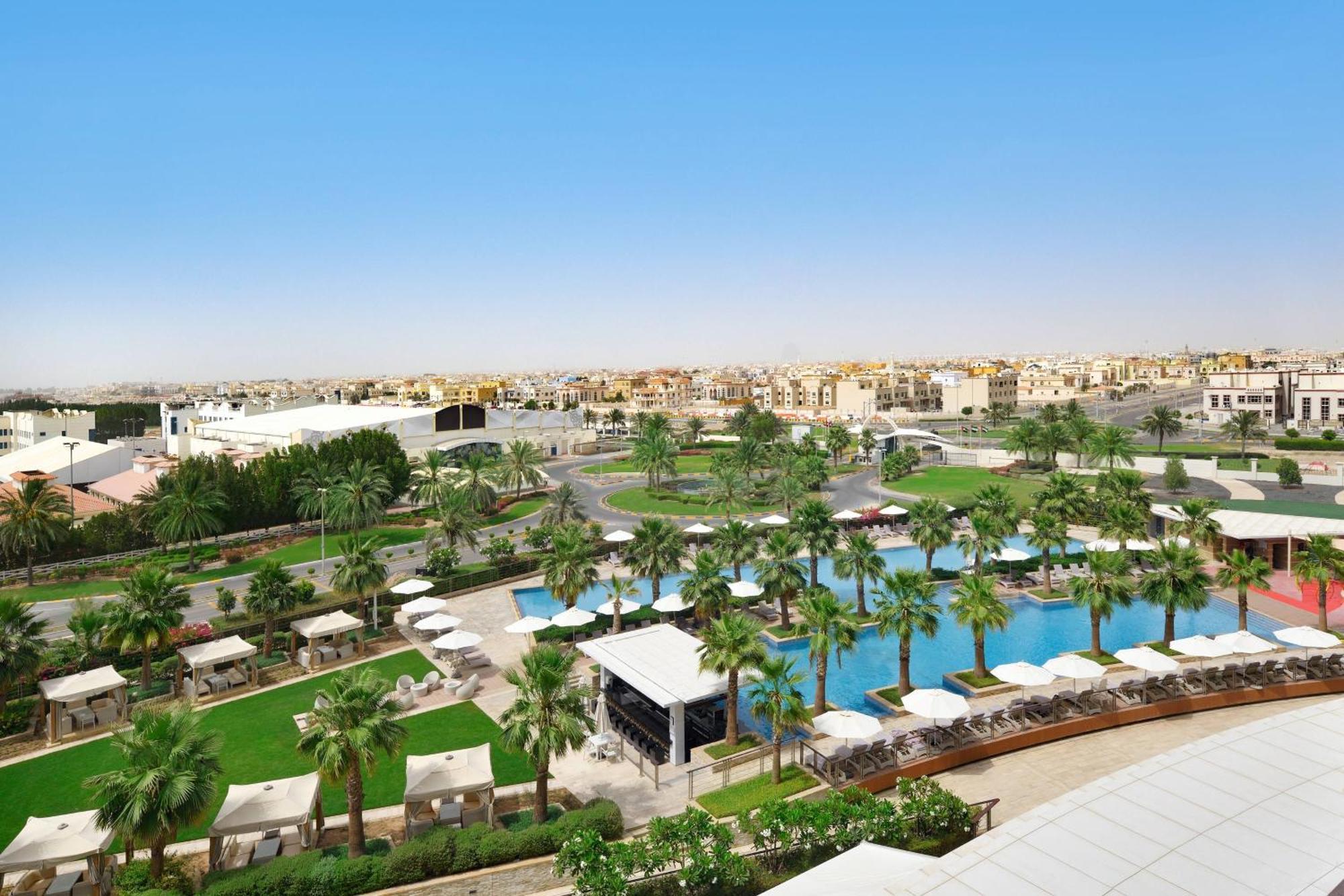 Marriott Hotel Al Forsan, Abu Dhabi Exterior foto View of the pool at the Westin Dubai